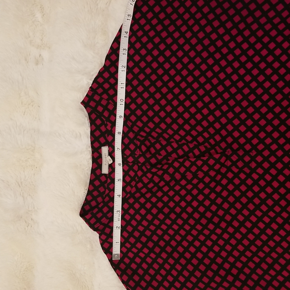 Pleione Short Sleeve Blouse with red pattern, size XS - Picture 8 of 13